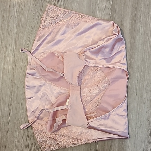 Coquette Pink Lace Slip‎ Size Small - Picture 5 of 9
